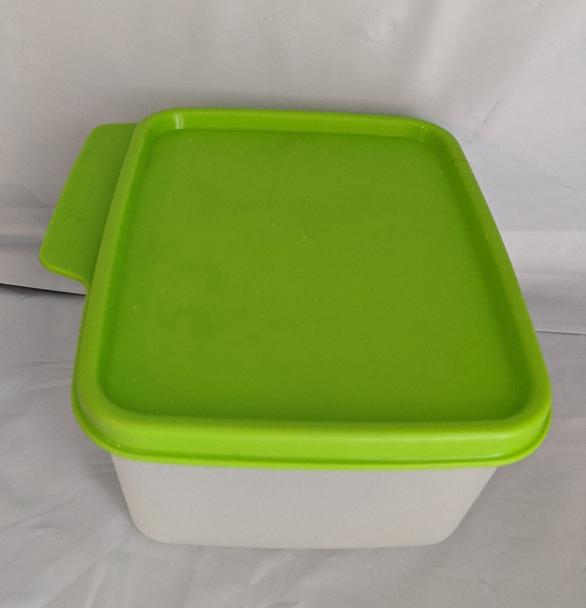 TUPPERWARE KEEPTABS 1 LARGE SQUARE STORAGE CONTAINER SEA GREEN
