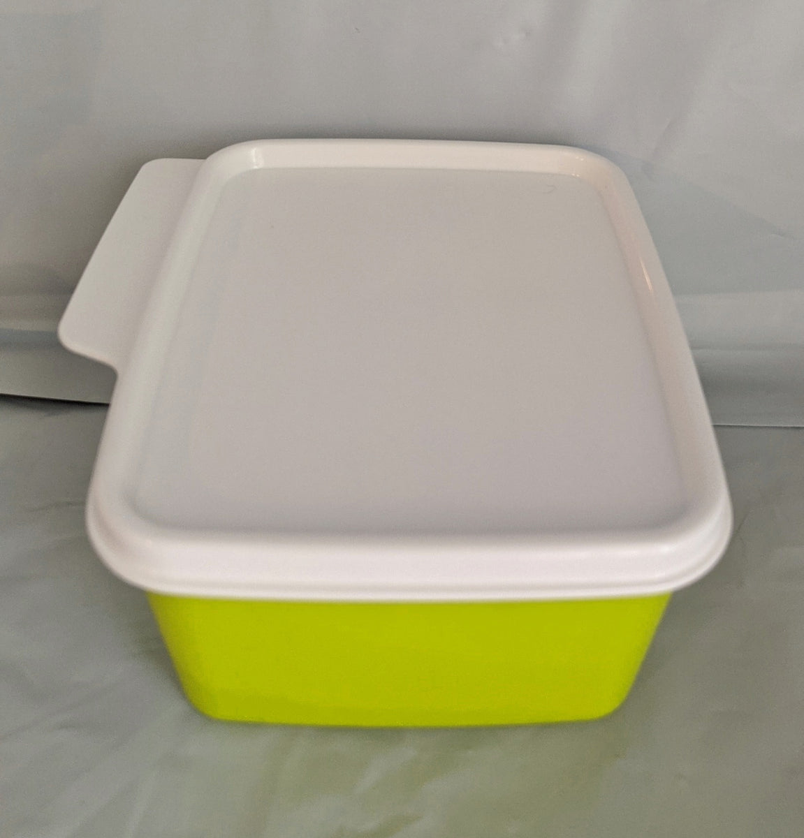 TUPPERWARE 1 SMALL MARGARITA KEEP TABS STORAGE KEEPER CONTAINER w