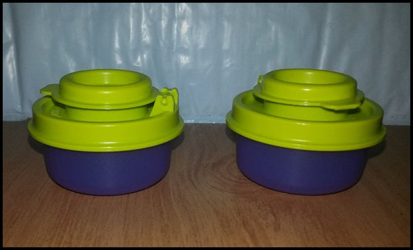 TUPPERWARE MINI SMIDGET SALT & PEPPER SHAKER SET BLACK w/ SALSA FLIP TOP SHAKER SEALS