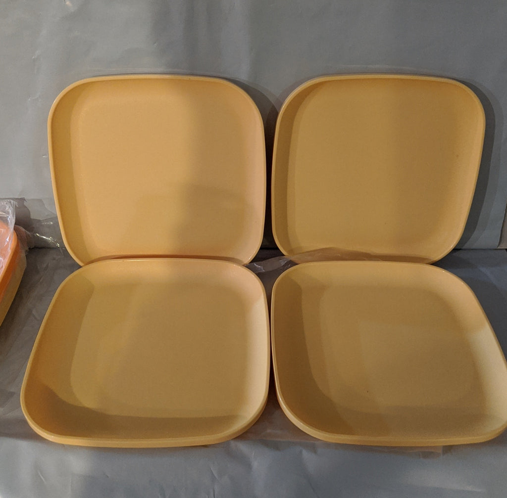 Tupperware 8 Square Microwave Luncheon Plates 4 Banana Yellow Colored –  Plastic Glass and Wax ~ PGW
