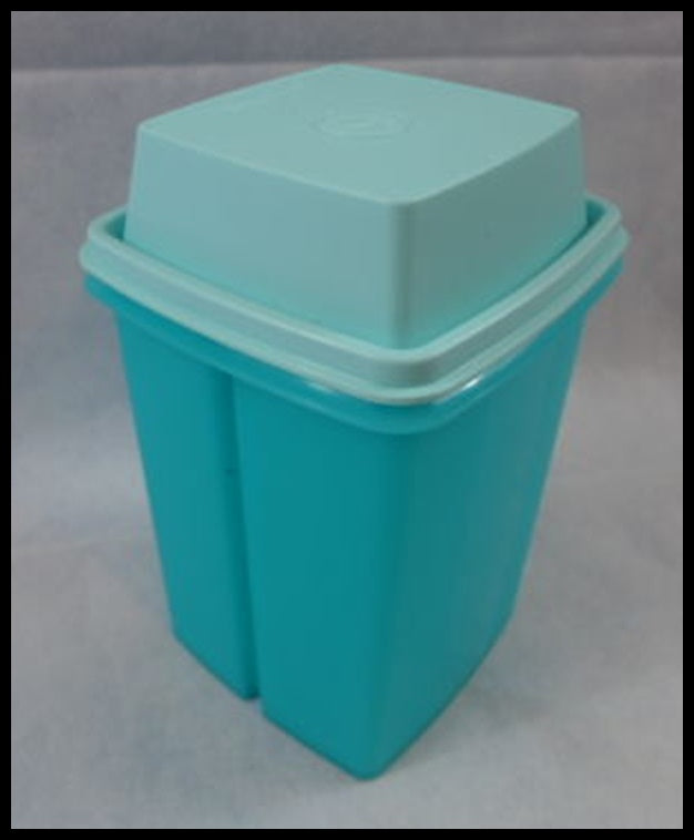 Tupperware Pick A Deli Pickle Keeper Container 4 Cups Small Blue